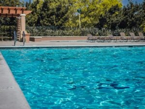 commercial pool builder